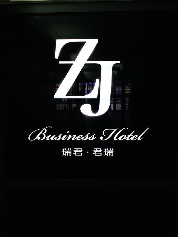 טאיצ'ונג Zaw Jung Business Hotel מראה חיצוני תמונה