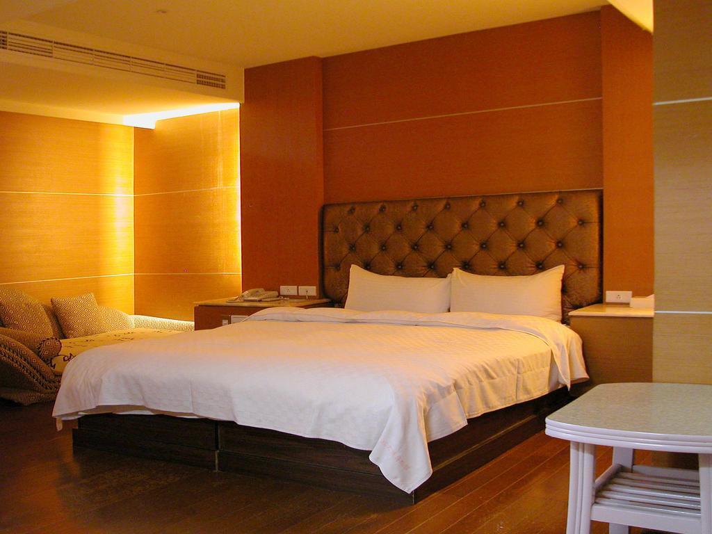 טאיצ'ונג Zaw Jung Business Hotel מראה חיצוני תמונה