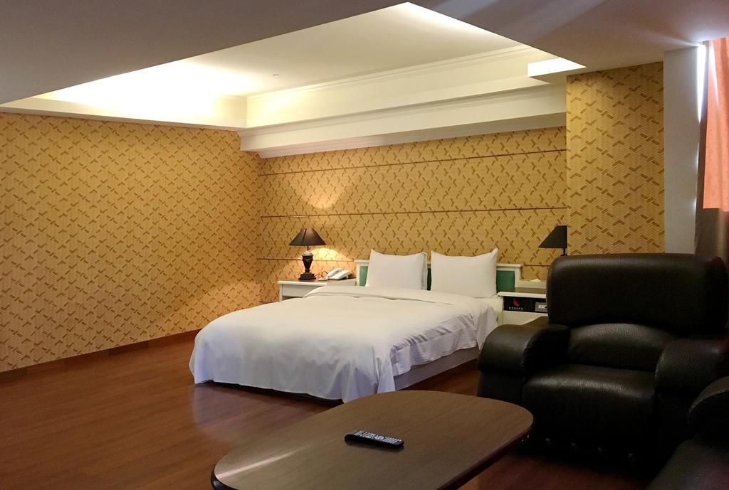 טאיצ'ונג Zaw Jung Business Hotel מראה חיצוני תמונה
