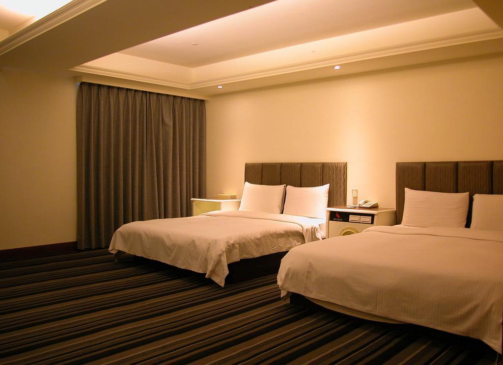 טאיצ'ונג Zaw Jung Business Hotel מראה חיצוני תמונה