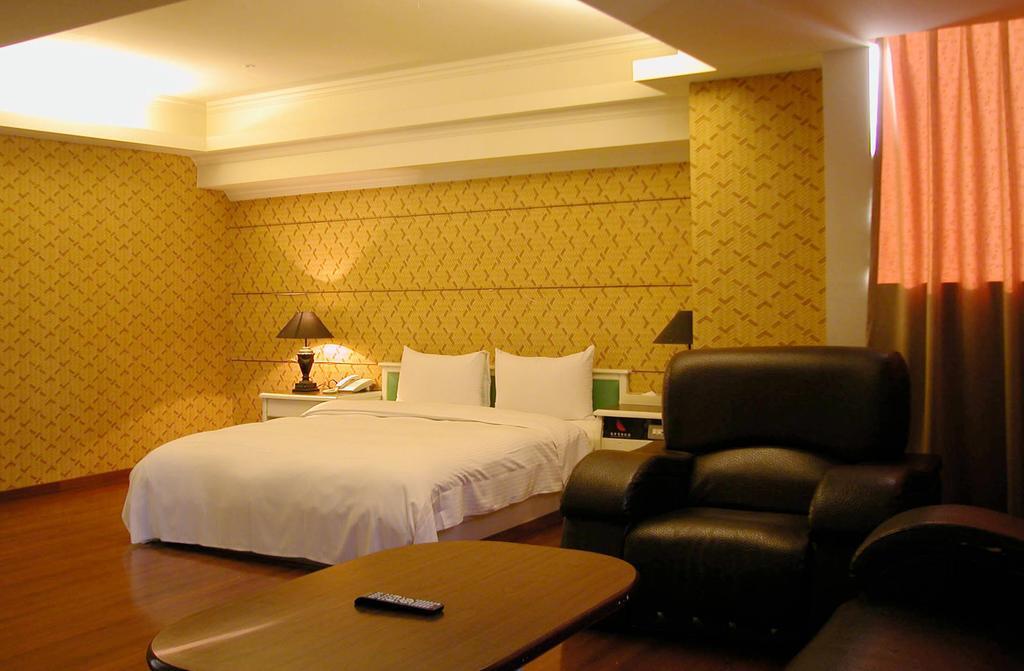 טאיצ'ונג Zaw Jung Business Hotel מראה חיצוני תמונה